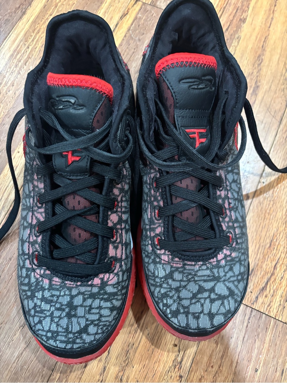 Nike Women's Black and Red Athletic Shoes